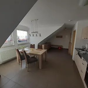 Steinhohle, Dg 45qm, 1 Schlafzimmer & 1 Wohn-esszimmer Mit Bett Apartment